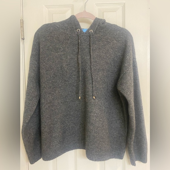 CeCe Sweaters - Cece Gray sweater size M -Like NEW!